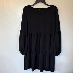 Black Tiered V-Neck Long-Sleeve Dress - M